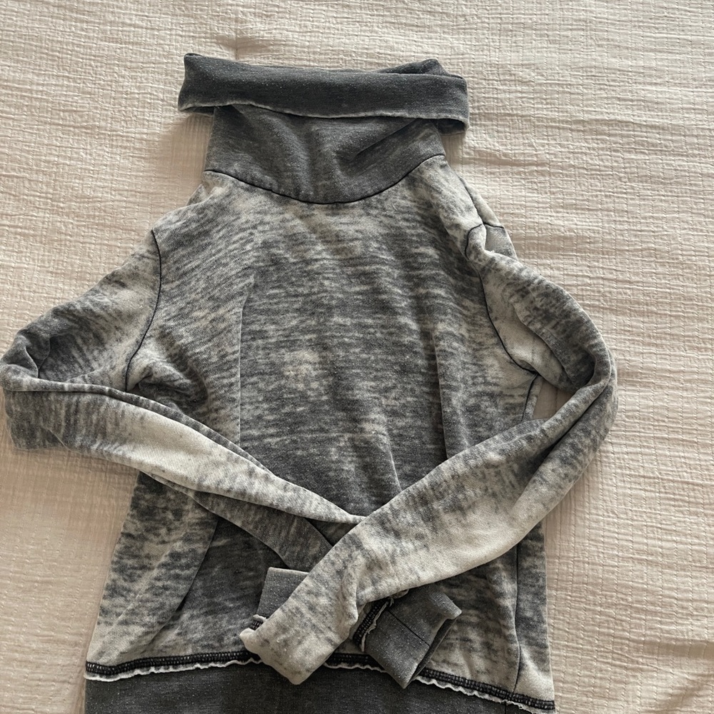 Guess sweater